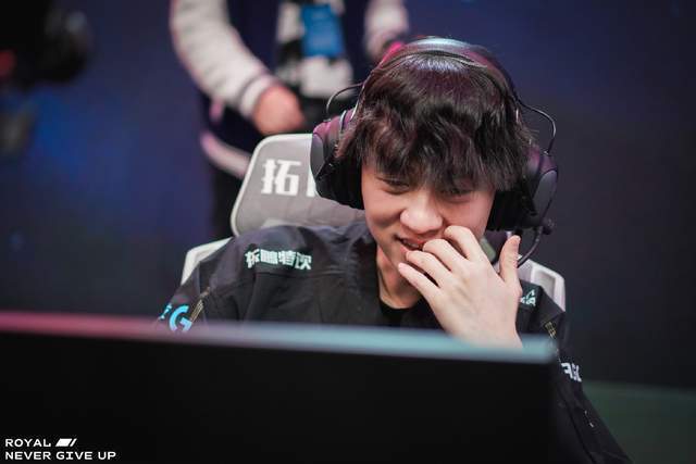  Rookie连续十二场比赛得分超过比分优势明显，RNG挑战极限！