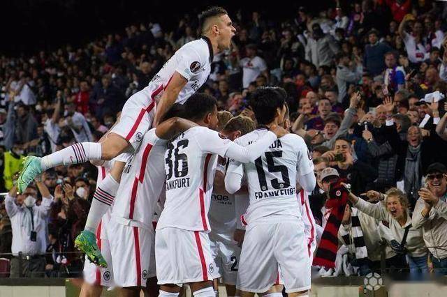 里程碑夜！法兰克福更衣室发声；德国杯清晨刷纪录；媒体盛赞；球队文化再被提及的简单介绍