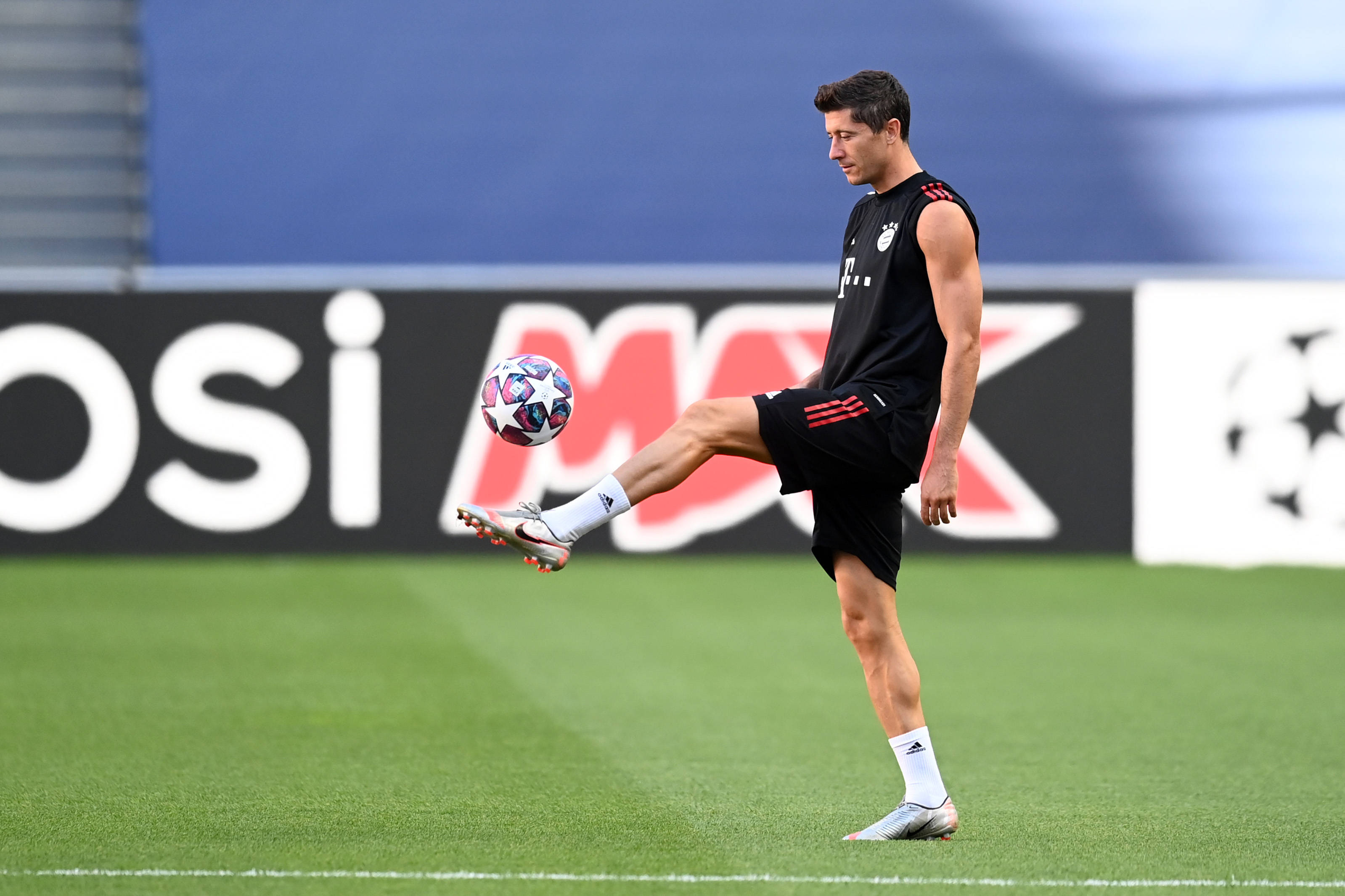 九游体育安卓版莱万多夫斯基连续五场比赛得分超过大胜巴黎圣日耳曼窗口期扳平良机，这一次真的风云突变广厦男篮集结日手感冰凉的简单介绍